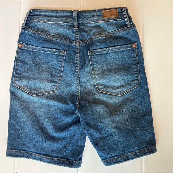 Judy Blue High Waist Tummy Control Double Button Bermuda Shorts Size Small - Picture 2 of 6